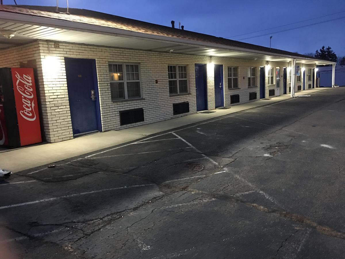Parkway Inn ヴェスタル エクステリア 写真