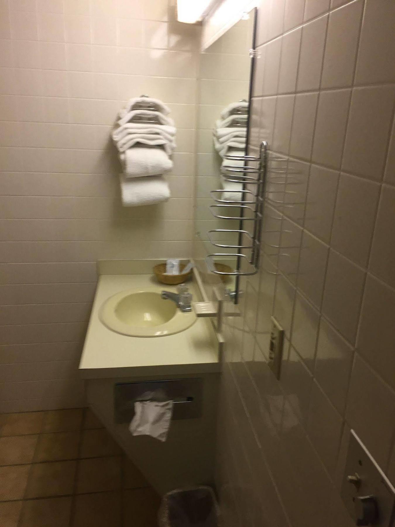Parkway Inn ヴェスタル エクステリア 写真