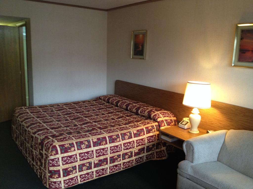 Parkway Inn ヴェスタル エクステリア 写真