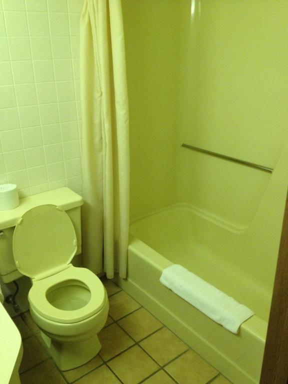 Parkway Inn ヴェスタル エクステリア 写真