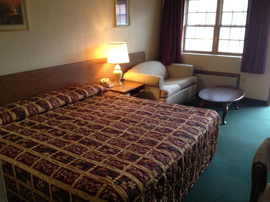 Parkway Inn ヴェスタル エクステリア 写真