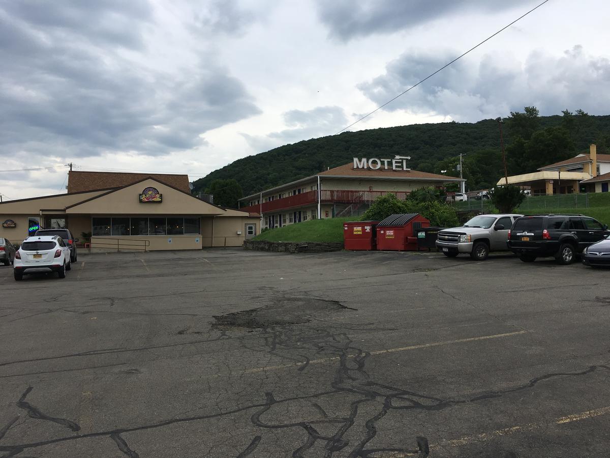 Parkway Inn ヴェスタル エクステリア 写真